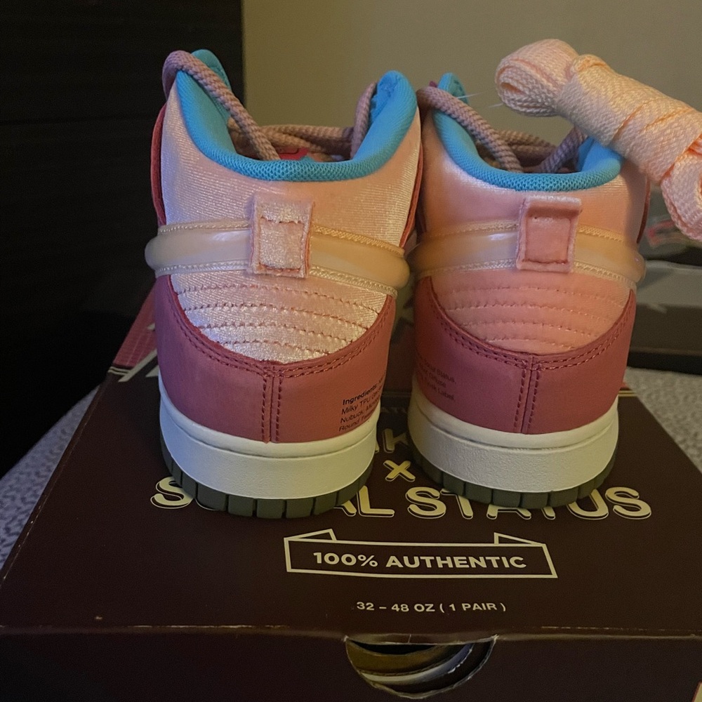 Nike dunk x social status strawberry milk - Picture 4 of 5